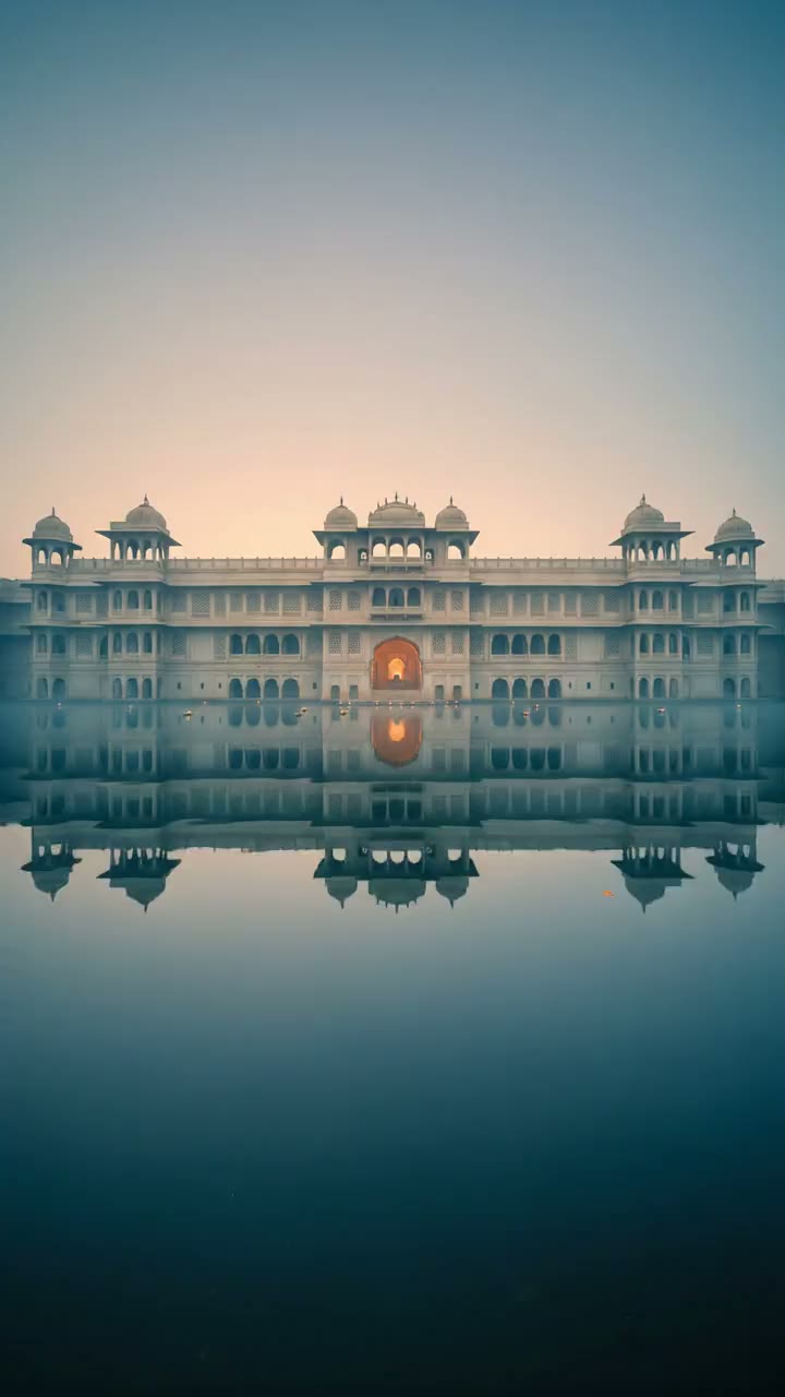 Palace of the Lake: first scene